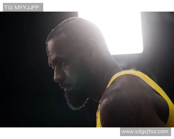 詹姆斯全力支持达蒙琼斯助其在人生道路上不断前行