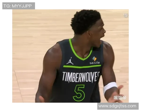 爱德华兹首节表现抢眼9投4中砍下12分并贡献前场板与防守数据